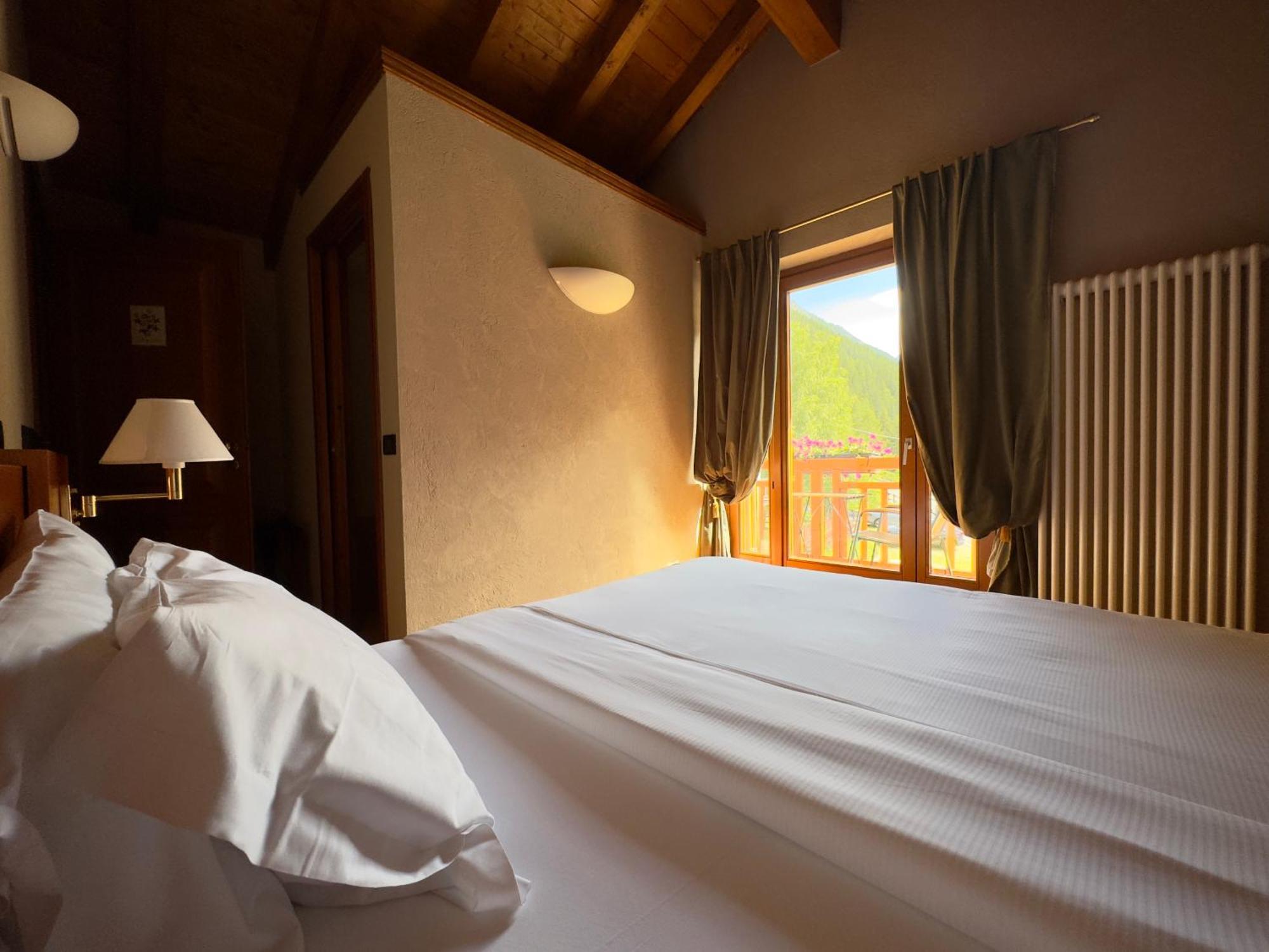 Hotel Le Bouquet - Adults Only Cogne Exterior photo