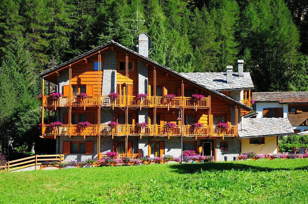 Hotel Le Bouquet - Adults Only Cogne Exterior photo