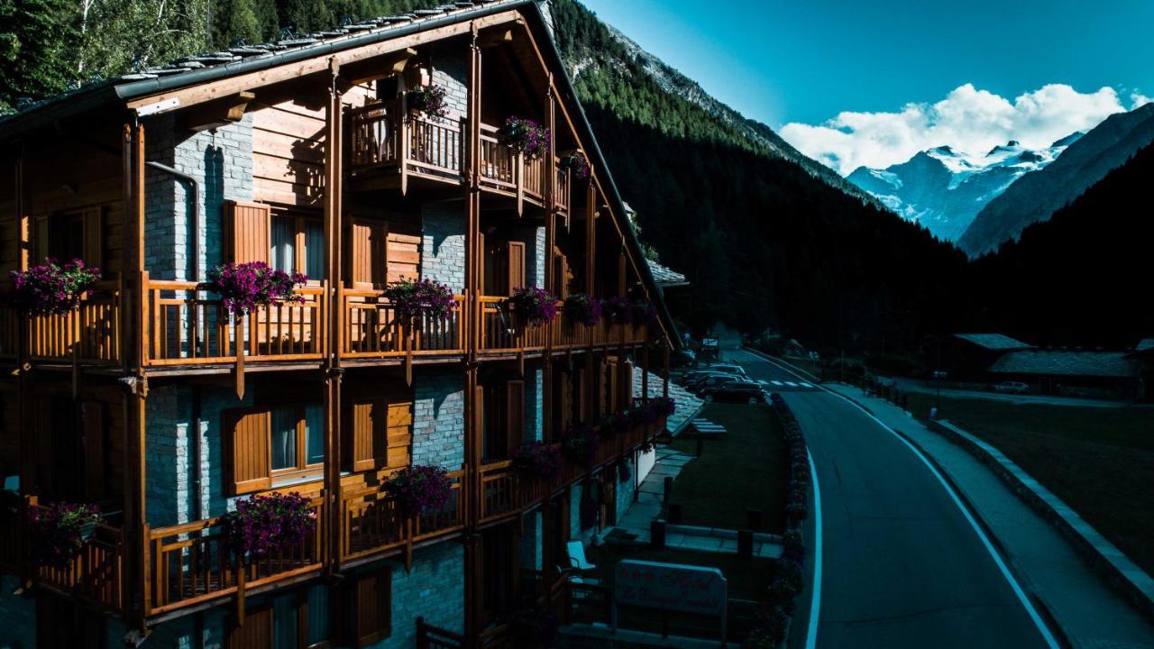 Hotel Le Bouquet - Adults Only Cogne Exterior photo