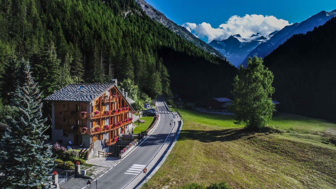 Hotel Le Bouquet - Adults Only Cogne Exterior photo